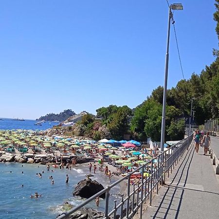 Azzurra Holiday Home - 850 M Al Mare - 75 Mq - Balconata Vivibile - Wi-Fi - Pay Tv Gratis - Posteggio Auto Condominiale Non Assegnato Rapallo Luaran gambar